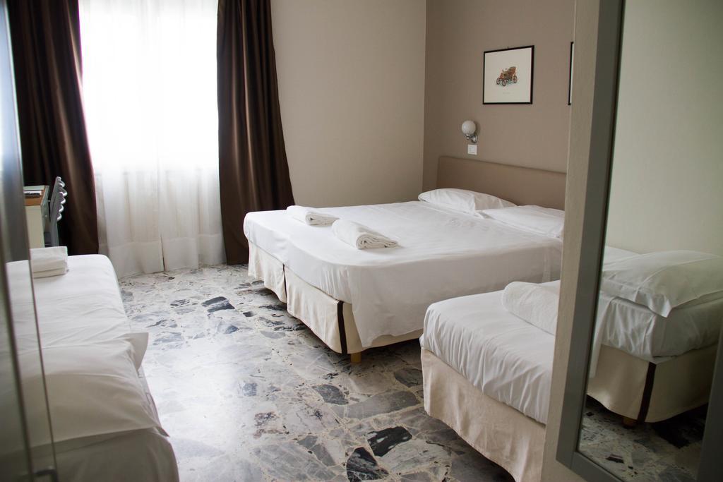 Hotel Arianna Iseo Chambre photo