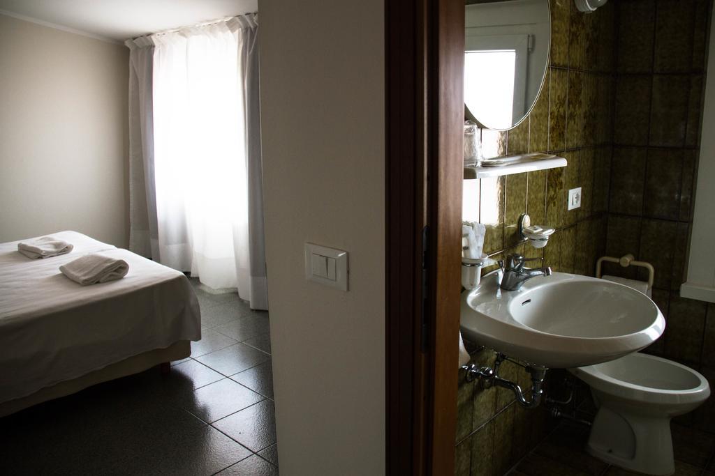 Hotel Arianna Iseo Chambre photo